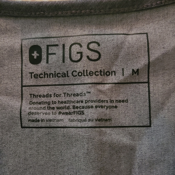 Figs Technical Collection Gray Scrub Top in Size Medium - Picture 4 of 5